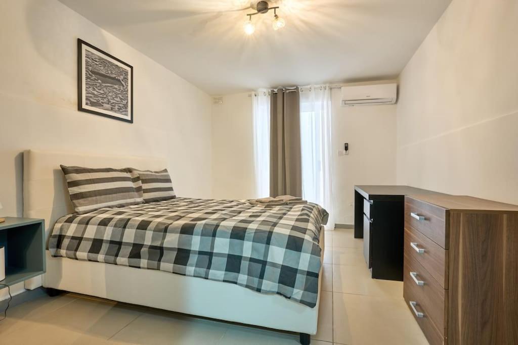 Urban Front - Walking Distance From Paceville And St George Bay Beach Is-Swieqi ภายนอก รูปภาพ