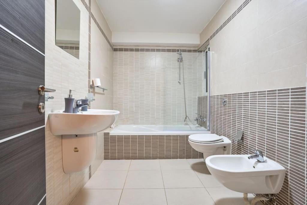 Urban Front - Walking Distance From Paceville And St George Bay Beach Is-Swieqi ภายนอก รูปภาพ
