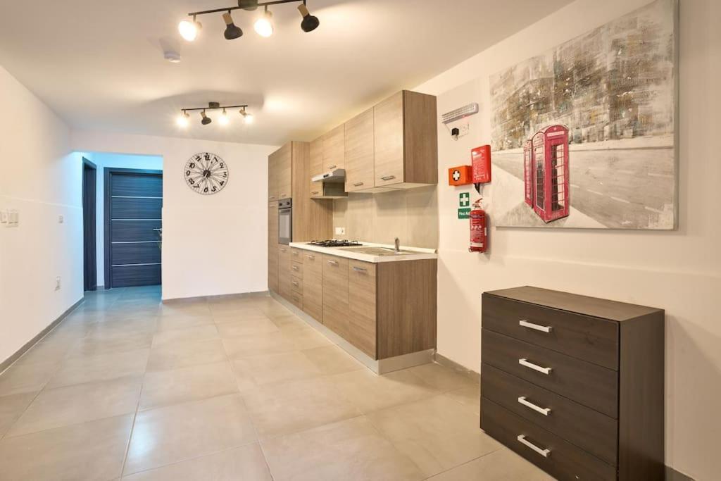 Urban Front - Walking Distance From Paceville And St George Bay Beach Is-Swieqi ภายนอก รูปภาพ